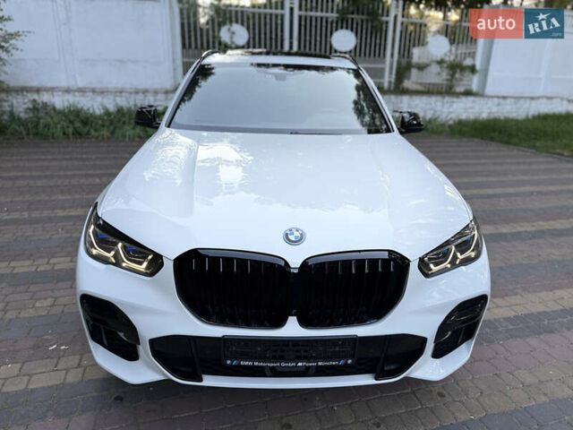 Белый БМВ Х5, объемом двигателя 3 л и пробегом 72 тыс. км за 71800 $, фото 3 на Automoto.ua