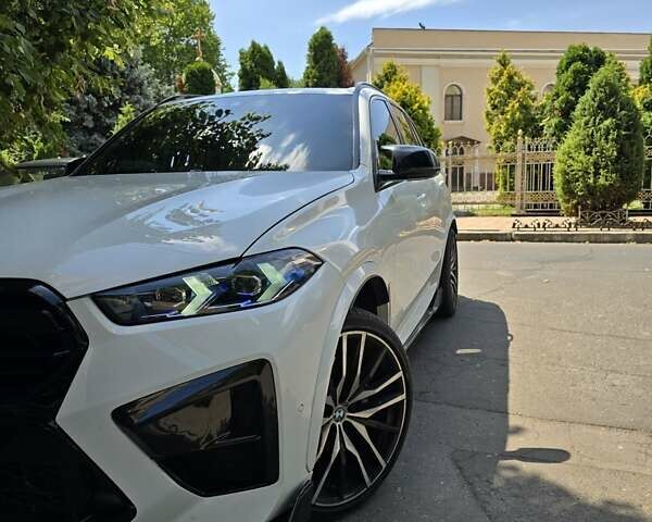 Белый БМВ Х5, объемом двигателя 3 л и пробегом 64 тыс. км за 67500 $, фото 1 на Automoto.ua