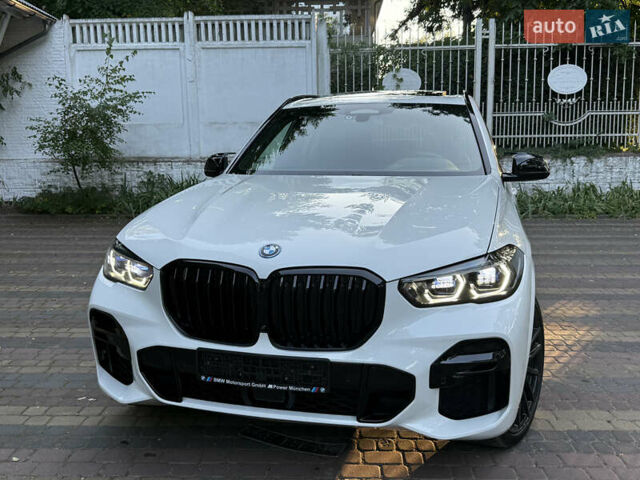 Белый БМВ Х5, объемом двигателя 3 л и пробегом 72 тыс. км за 71800 $, фото 1 на Automoto.ua
