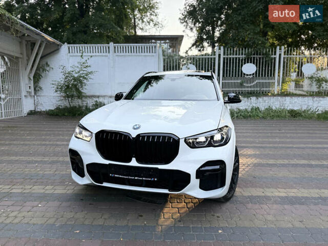 Белый БМВ Х5, объемом двигателя 3 л и пробегом 72 тыс. км за 71800 $, фото 2 на Automoto.ua