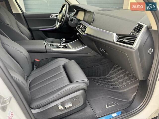Білий БМВ Х5, об'ємом двигуна 2 л та пробігом 74 тис. км за 54200 $, фото 75 на Automoto.ua