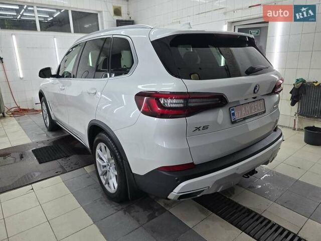 Белый БМВ Х5, объемом двигателя 3 л и пробегом 59 тыс. км за 60500 $, фото 15 на Automoto.ua