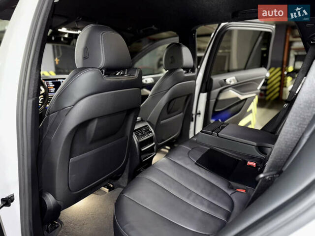 Белый БМВ Х5, объемом двигателя 3 л и пробегом 115 тыс. км за 67000 $, фото 24 на Automoto.ua