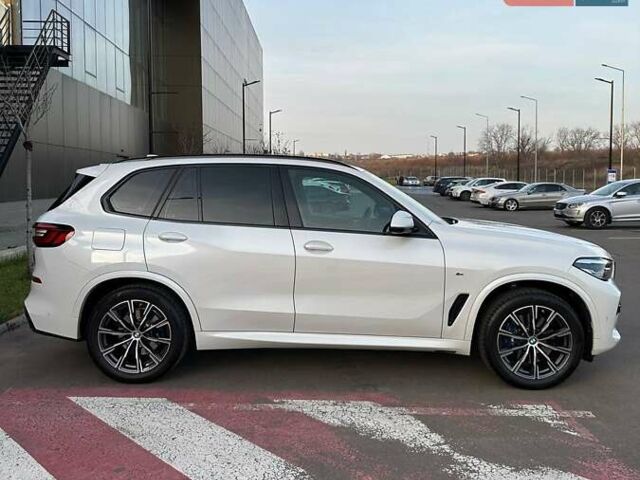 Белый БМВ Х5, объемом двигателя 2 л и пробегом 49 тыс. км за 69900 $, фото 4 на Automoto.ua