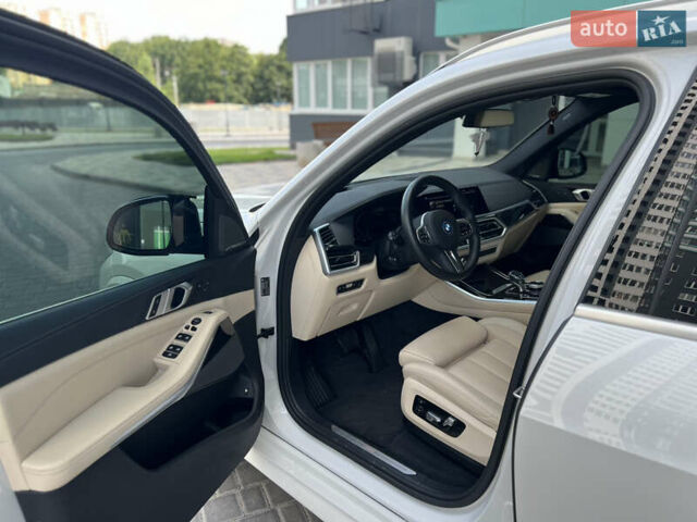 Белый БМВ Х5, объемом двигателя 3 л и пробегом 45 тыс. км за 70700 $, фото 12 на Automoto.ua