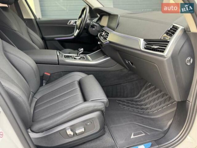 Білий БМВ Х5, об'ємом двигуна 2 л та пробігом 74 тис. км за 54200 $, фото 73 на Automoto.ua