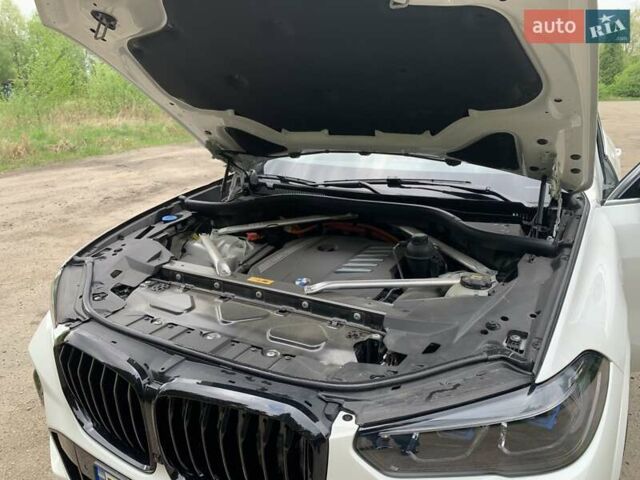 Белый БМВ Х5, объемом двигателя 3 л и пробегом 34 тыс. км за 78900 $, фото 58 на Automoto.ua