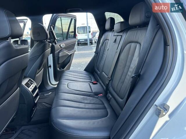 Белый БМВ Х5, объемом двигателя 3 л и пробегом 72 тыс. км за 67900 $, фото 34 на Automoto.ua