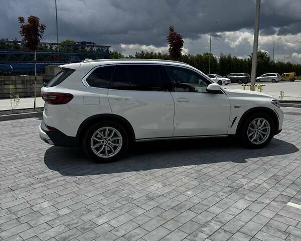 Белый БМВ Х5, объемом двигателя 3 л и пробегом 43 тыс. км за 66000 $, фото 4 на Automoto.ua
