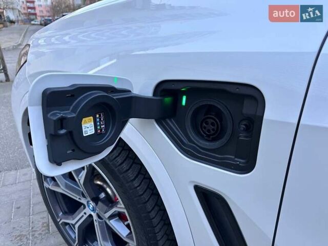 Білий БМВ Х5, об'ємом двигуна 3 л та пробігом 40 тис. км за 75000 $, фото 15 на Automoto.ua