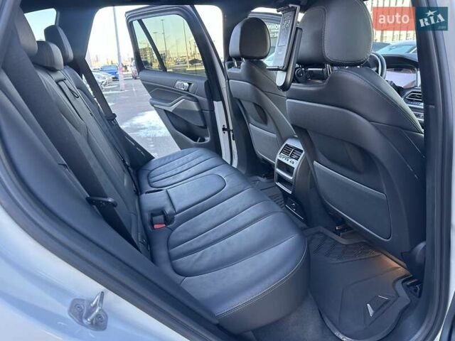 Белый БМВ Х5, объемом двигателя 3 л и пробегом 72 тыс. км за 67900 $, фото 30 на Automoto.ua