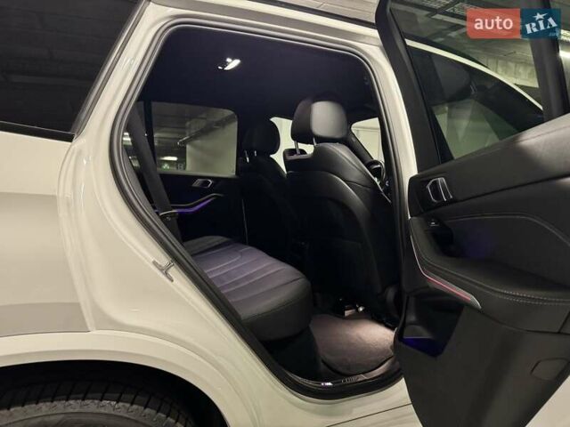Белый БМВ Х5, объемом двигателя 3 л и пробегом 24 тыс. км за 74800 $, фото 73 на Automoto.ua