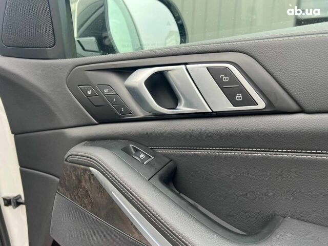 Білий БМВ Х5, об'ємом двигуна 3 л та пробігом 44 тис. км за 66290 $, фото 45 на Automoto.ua