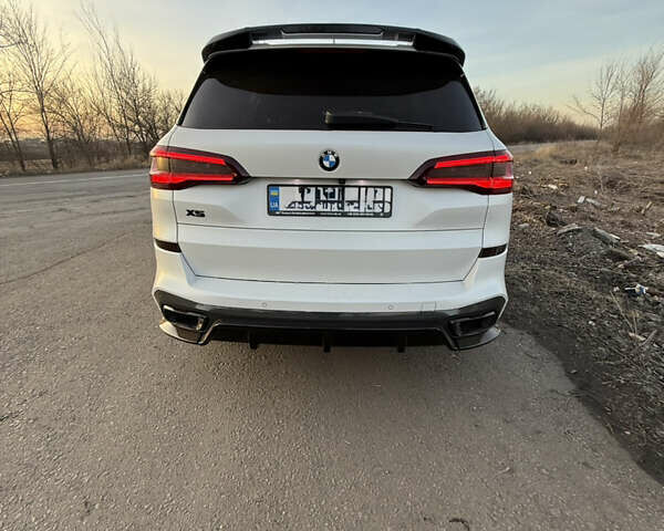 Белый БМВ Х5, объемом двигателя 2.99 л и пробегом 25 тыс. км за 81500 $, фото 1 на Automoto.ua
