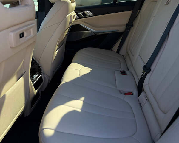 Белый БМВ Х5, объемом двигателя 3 л и пробегом 48 тыс. км за 65500 $, фото 13 на Automoto.ua