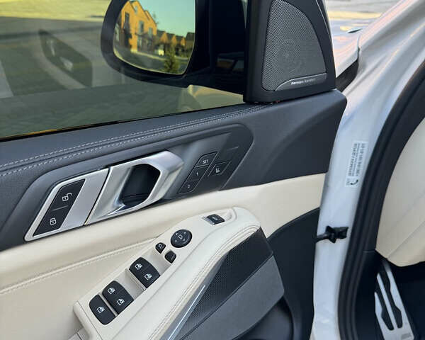 Белый БМВ Х5, объемом двигателя 2.99 л и пробегом 76 тыс. км за 76000 $, фото 13 на Automoto.ua