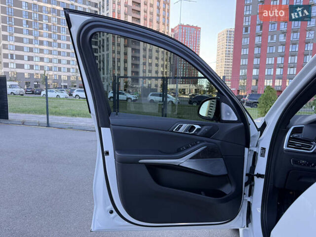Белый БМВ Х5, объемом двигателя 3 л и пробегом 90 тыс. км за 69000 $, фото 22 на Automoto.ua