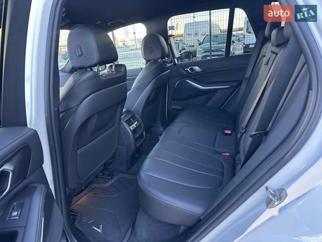 Белый БМВ Х5, объемом двигателя 3 л и пробегом 72 тыс. км за 67900 $, фото 29 на Automoto.ua