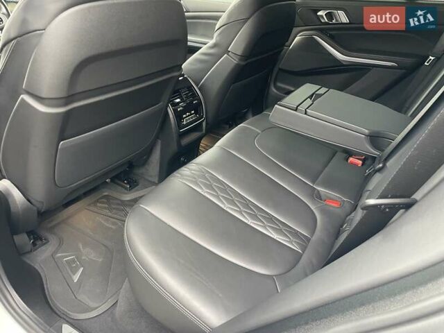 Белый БМВ Х5, объемом двигателя 3 л и пробегом 95 тыс. км за 73500 $, фото 26 на Automoto.ua