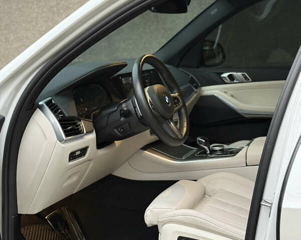 Білий БМВ Х5, об'ємом двигуна 2.99 л та пробігом 20 тис. км за 88999 $, фото 31 на Automoto.ua
