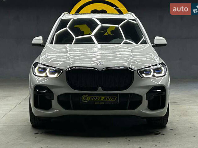 Белый БМВ Х5, объемом двигателя 3 л и пробегом 17 тыс. км за 68000 $, фото 1 на Automoto.ua