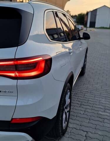 Белый БМВ Х5, объемом двигателя 3 л и пробегом 31 тыс. км за 72500 $, фото 1 на Automoto.ua