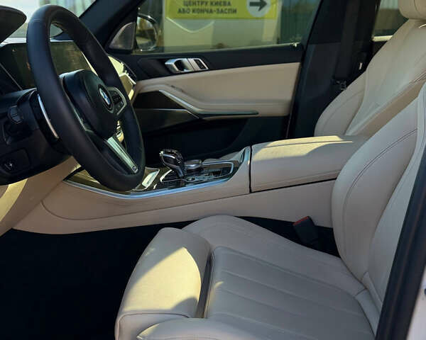 Белый БМВ Х5, объемом двигателя 3 л и пробегом 48 тыс. км за 65500 $, фото 9 на Automoto.ua