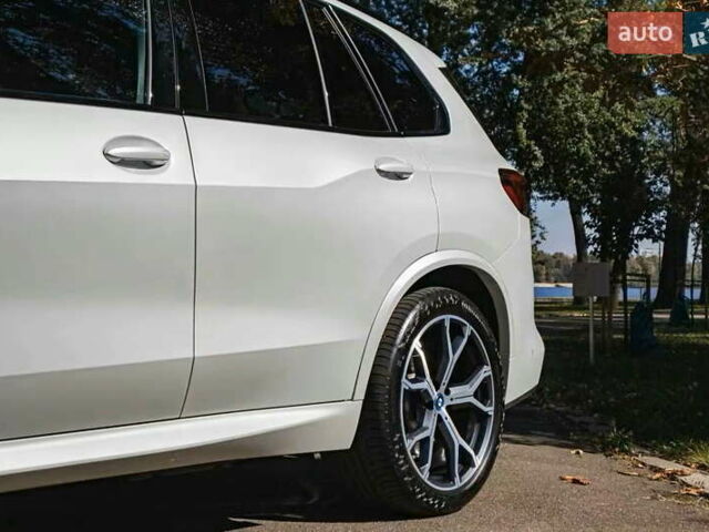 Белый БМВ Х5, объемом двигателя 3 л и пробегом 63 тыс. км за 69900 $, фото 6 на Automoto.ua