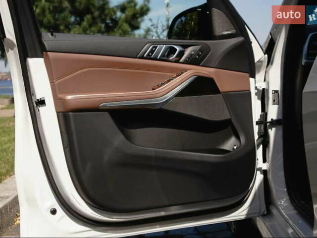 Белый БМВ Х5, объемом двигателя 3 л и пробегом 63 тыс. км за 74900 $, фото 15 на Automoto.ua