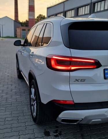 Белый БМВ Х5, объемом двигателя 3 л и пробегом 31 тыс. км за 72500 $, фото 2 на Automoto.ua
