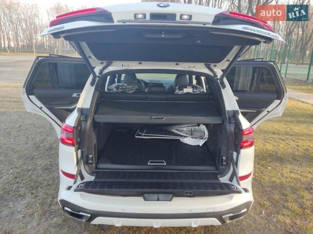 Белый БМВ Х5, объемом двигателя 3 л и пробегом 2 тыс. км за 92700 $, фото 28 на Automoto.ua