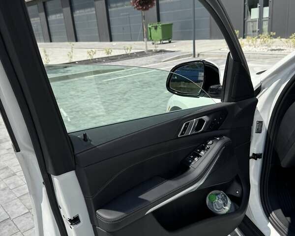 Белый БМВ Х5, объемом двигателя 3 л и пробегом 43 тыс. км за 66000 $, фото 6 на Automoto.ua
