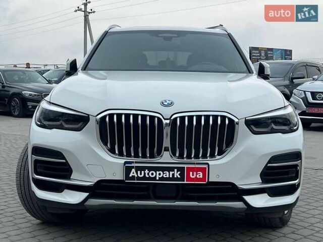 Белый БМВ Х5, объемом двигателя 3 л и пробегом 44 тыс. км за 66290 $, фото 1 на Automoto.ua