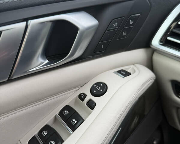 Белый БМВ Х5, объемом двигателя 3 л и пробегом 53 тыс. км за 88000 $, фото 16 на Automoto.ua