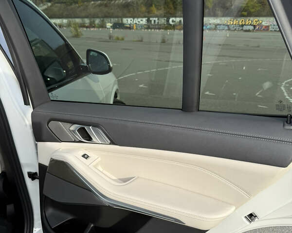 Белый БМВ Х5, объемом двигателя 3 л и пробегом 53 тыс. км за 88000 $, фото 23 на Automoto.ua
