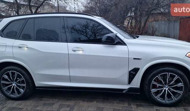 Белый БМВ Х5, объемом двигателя 3 л и пробегом 89 тыс. км за 82000 $, фото 1 на Automoto.ua