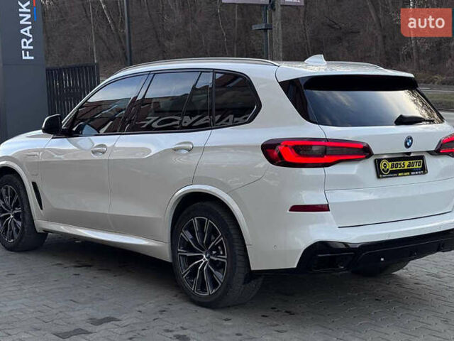 Белый БМВ Х5, объемом двигателя 3 л и пробегом 17 тыс. км за 68000 $, фото 3 на Automoto.ua