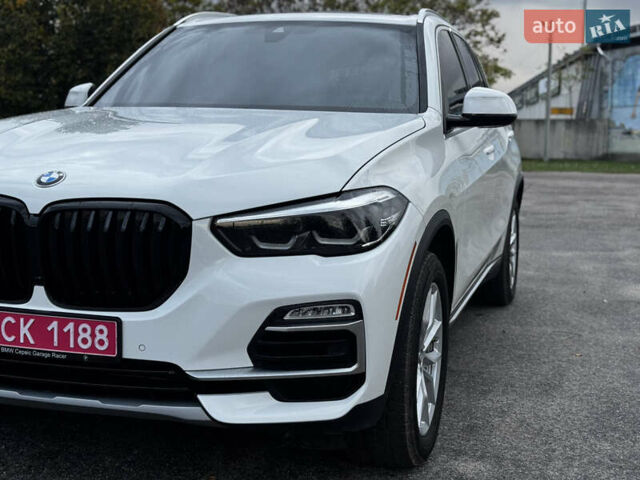 Белый БМВ Х5, объемом двигателя 3 л и пробегом 19 тыс. км за 57000 $, фото 2 на Automoto.ua