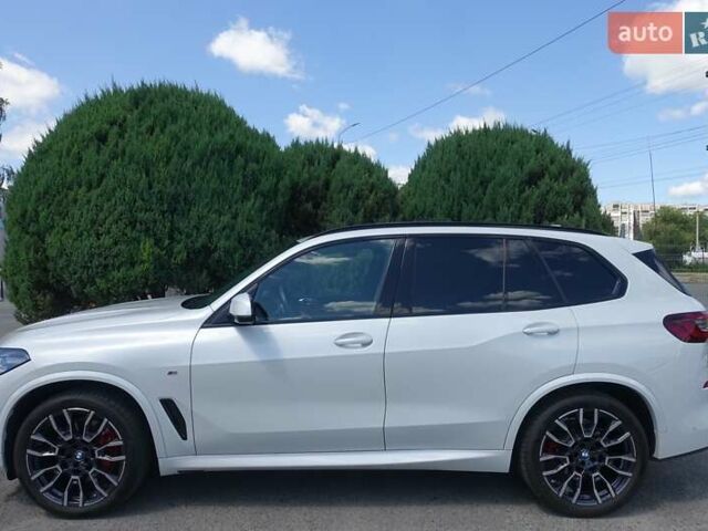 Белый БМВ Х5, объемом двигателя 3 л и пробегом 14 тыс. км за 81693 $, фото 2 на Automoto.ua