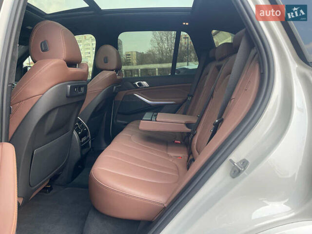 Білий БМВ Х5, об'ємом двигуна 3 л та пробігом 15 тис. км за 68100 $, фото 46 на Automoto.ua
