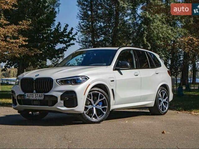 Белый БМВ Х5, объемом двигателя 3 л и пробегом 63 тыс. км за 69900 $, фото 2 на Automoto.ua