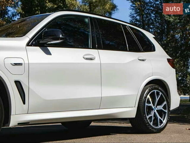 Белый БМВ Х5, объемом двигателя 3 л и пробегом 63 тыс. км за 69900 $, фото 11 на Automoto.ua