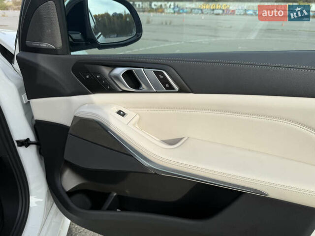 Белый БМВ Х5, объемом двигателя 3 л и пробегом 53 тыс. км за 88000 $, фото 19 на Automoto.ua