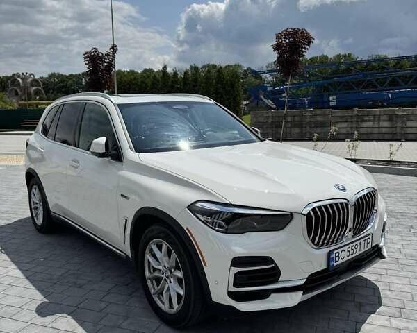 Белый БМВ Х5, объемом двигателя 3 л и пробегом 43 тыс. км за 66000 $, фото 1 на Automoto.ua