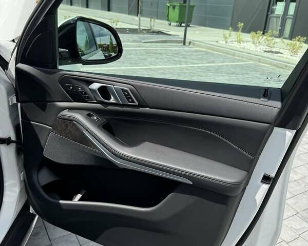 Белый БМВ Х5, объемом двигателя 3 л и пробегом 43 тыс. км за 66000 $, фото 39 на Automoto.ua