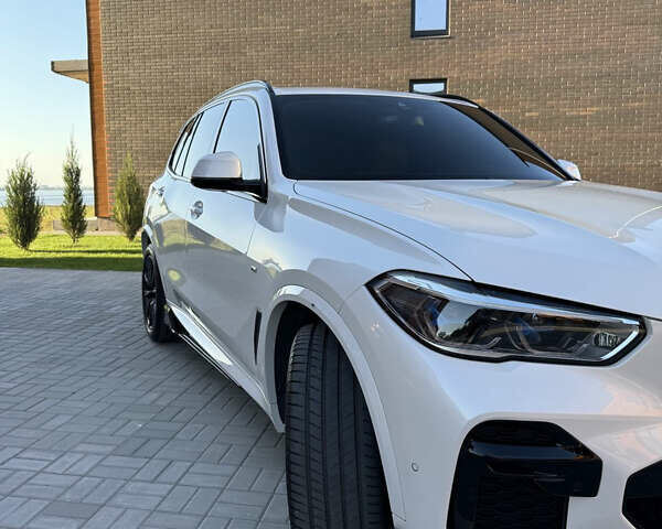 Белый БМВ Х5, объемом двигателя 2.99 л и пробегом 76 тыс. км за 76000 $, фото 2 на Automoto.ua