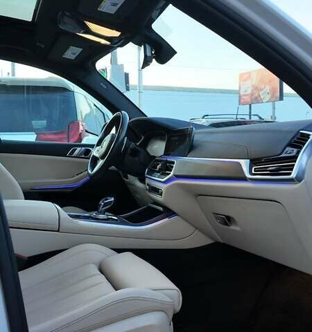 Белый БМВ Х5, объемом двигателя 3 л и пробегом 17 тыс. км за 64900 $, фото 5 на Automoto.ua