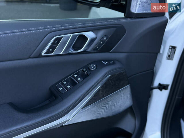 Белый БМВ Х5, объемом двигателя 3 л и пробегом 90 тыс. км за 69000 $, фото 23 на Automoto.ua