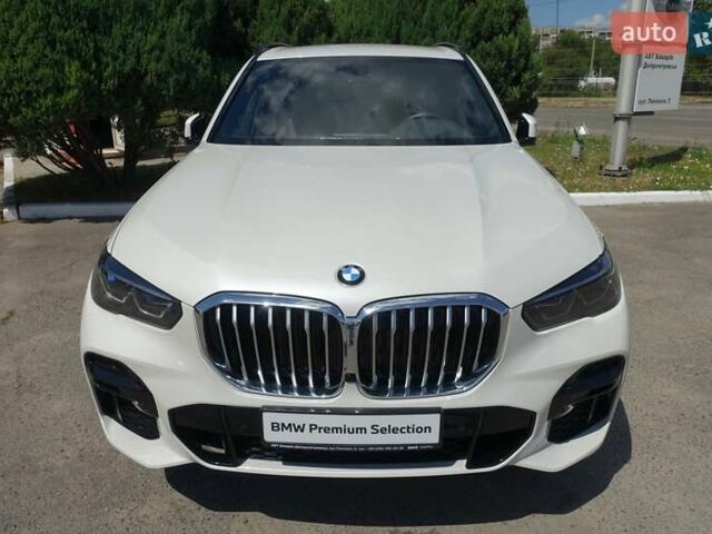 Белый БМВ Х5, объемом двигателя 3 л и пробегом 14 тыс. км за 81693 $, фото 1 на Automoto.ua