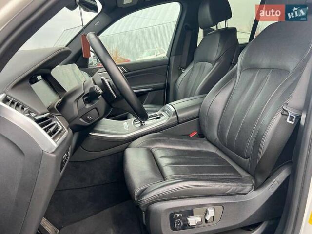 Белый БМВ Х5, объемом двигателя 3 л и пробегом 44 тыс. км за 66290 $, фото 17 на Automoto.ua